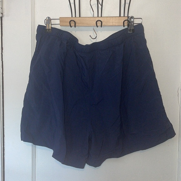 Columbia navy soft casual hiking style shorts with pockets - Picture 5 of 10